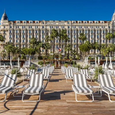 Regent Carlton Cannes Отели рядом с достопримечательностью «Пляж Газанэр»