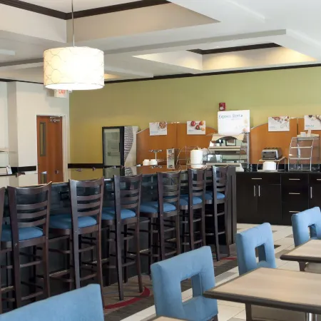 La Quinta Inn & Suites by Wyndham Ankeny IA / Des Moines IA 2402 SE Tones Dr., Ankeny, Io