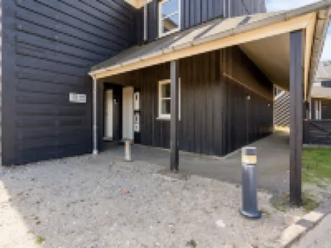 "Ama" - 100m from the Sea