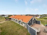 "Hariet" - 600m from the Sea