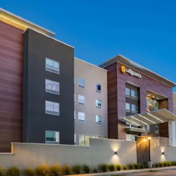 加爾維斯頓北部I-45拉昆塔溫德姆酒店及套房 鄰近慕迪花園主題樂園的酒店