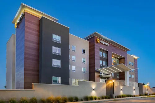 La Quinta Inn & Suites by Wyndham Galveston North at I-45 Hotels in Galveston