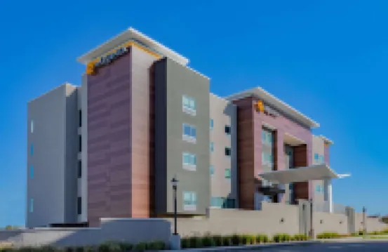 La Quinta Inn & Suites by Wyndham Galveston North at I-45 Hotels near Moody Gardens Attractions Theme Park