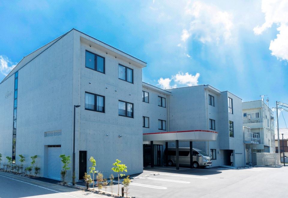 8. Hotel Ro..