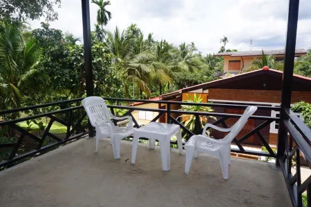 Meephawa Resort Отели рядом с достопримечательностью «Wat Bang Kung»