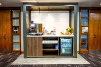Holiday Inn LONDON - GATWICK AIRPORT by IHG - bar