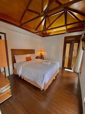 Chrome Hotel & Resort Solo Hotels in Colomadu