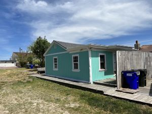 Sandy Mutts at the Beach 1 Bedroom Cottage by Redawning