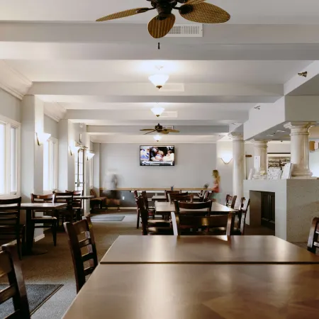 Tamarack Beach Hotel Отели рядом с достопримечательностью «Тамарак Серф Бич»