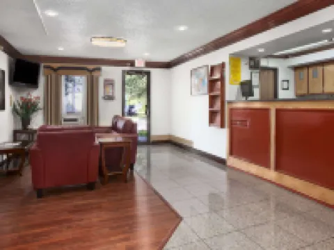 Super 8 by Wyndham Canton/Livonia Area Hotels in Canton