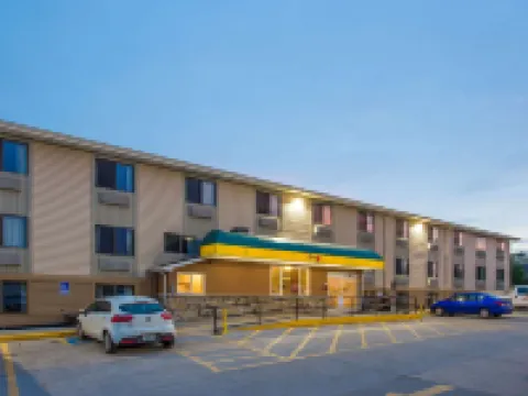 Super 8 by Wyndham Iowa City/Coralville Hotels in West Lucas