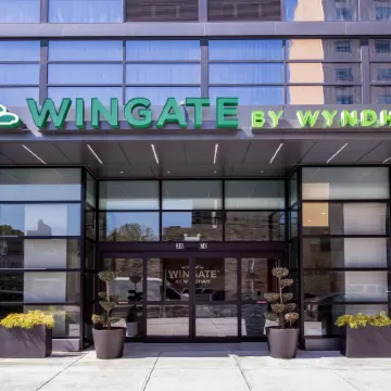 Wingate by Wyndham Long Island City Отели рядом с достопримечательностью «Фрик-коллекшн»