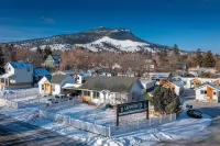 Lamplighter Cabins & Suites Hotels in Helena