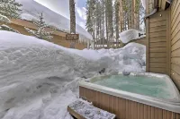 Ski-in/Out Breckenridge Gem w/ Hot Tub! - سبا