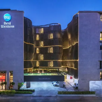 Best Western Ratchada Hotel Отели рядом с достопримечательностью «Ратчада Сой 6»
