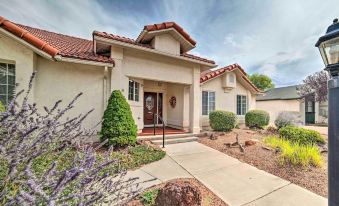 3 Mi to Lake Powell: Home w/ Patio & Waterfall