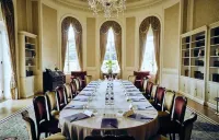 Luton Hoo Hotel, Golf and Spa Hotel di Luton
