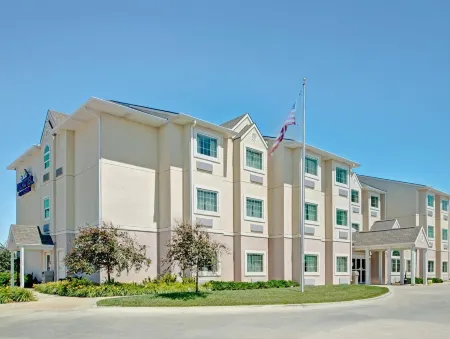Microtel Inn & Suites by Wyndham Council Bluffs/Omaha Отели в г. Льюис