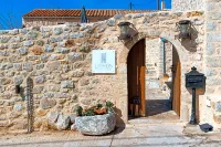Lithos Stone Suites Hotels in Itilo