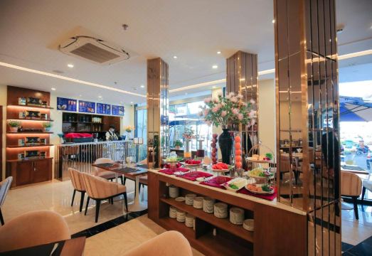 1. 샌들스 플로라 ..