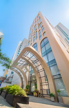 Grand Tourane Nha Trang Hotel Отели рядом с достопримечательностью «Lucky Foot Spa Nha Trang»