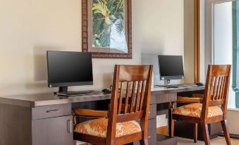3. Hilton V..