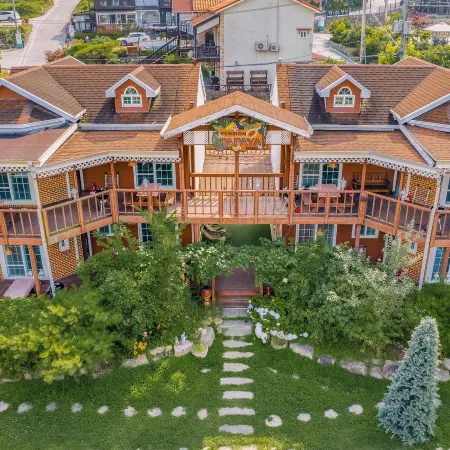 Gyeongju Papaya Aegyeondongban Pension Отели рядом с достопримечательностью «Храм Пэннюльса»