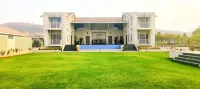 Isola Luxury Farm Suites Các khách sạn ở Gangavhare