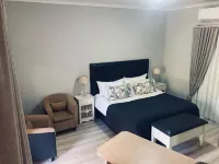 The Falls Guest House - piscina