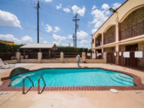 Americas Best Value Inn Buda Hotels in Buda