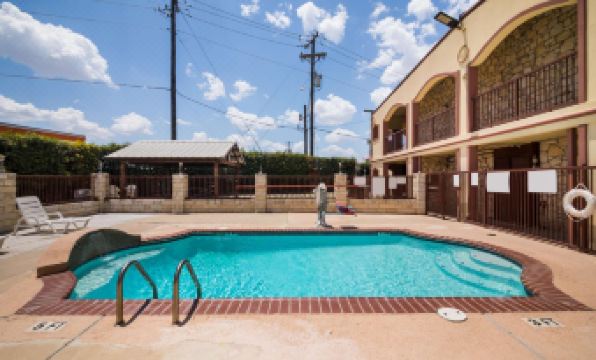 Americas Best Value Inn Buda