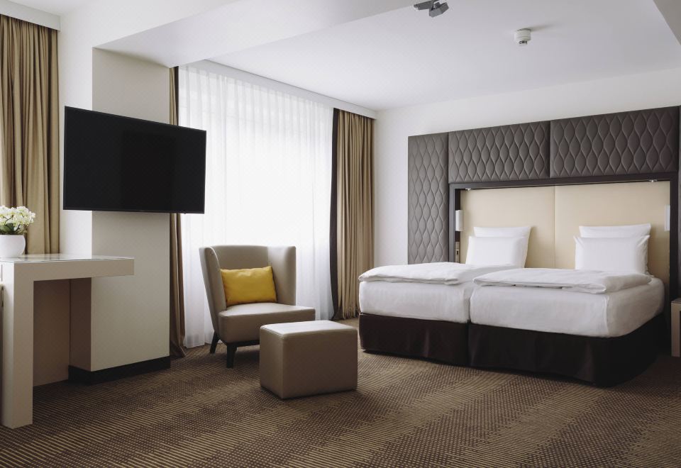 Pullman Berlin Schweizerhof Hotel Over view