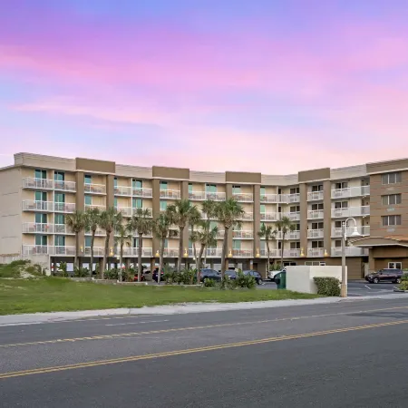 Best Western Plus Daytona Inn Seabreeze Oceanfront Отели рядом с достопримечательностью «Loggerhead Marina»