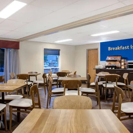 Days Inn by Wyndham Medicine Hat
