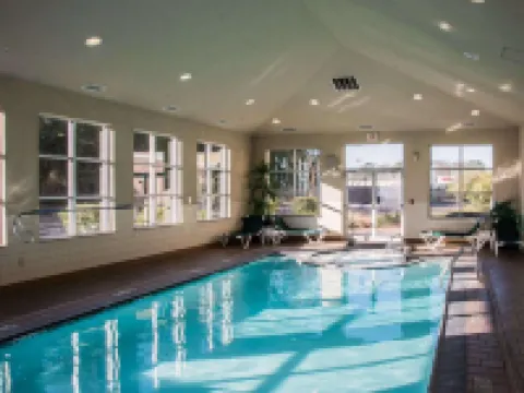 スリープ イン & スイーツ ラストン ニア ユニバーシティ ラストンのホテル