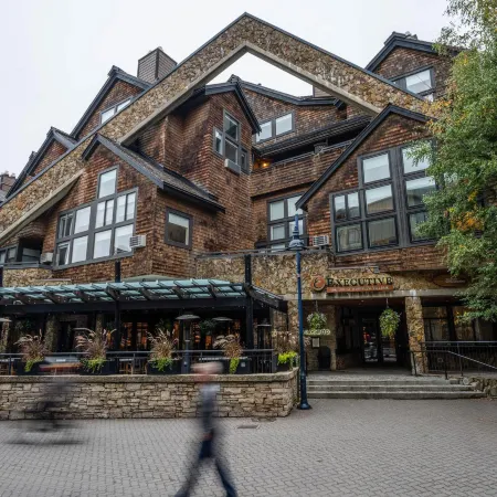 Executive The Inn At Whistler Village & Mountain Side Hotel