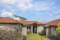 Jeju Manon Rental and Guest House Отели рядом с достопримечательностью «Gwakji Beach»