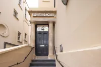 Redmayne House Hotels in Clifton
