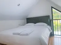 Vila Casa de Gaudi Lembang Rumah Stroberi 주변 호텔