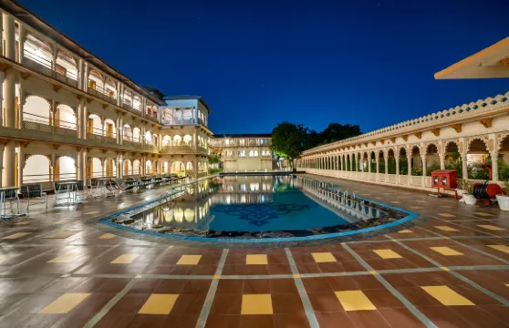 假日度假村和水療中心 S Poddar集團