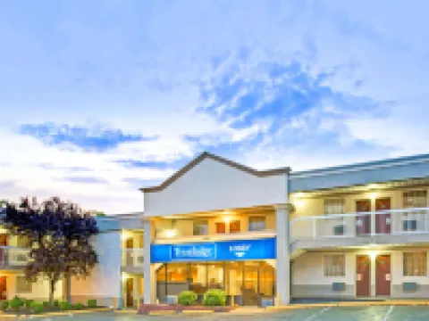 銀泉Travelodge by Wyndham酒店 銀泉酒店