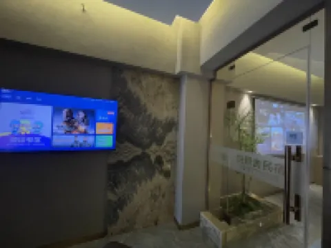 Liuzhou Yuejingshe Apartment (Yintaicheng Shop)