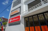 RedDoorz Plus Near Pasar Gede Solo Hotels in Pasar Kliwon