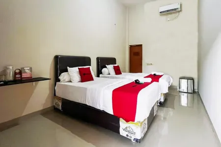 RedDoorz Syariah Near Rsud Dr HM Rabain Отели в г. Tanjung Enim