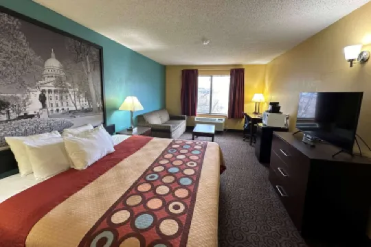 Super 8 by Wyndham Appleton Hotel di 