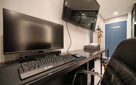 Hotel Hermes at Yongin Everland Station Отели в г. Йонъин