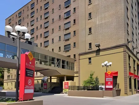 Hampton Inn & Suites by Hilton Toronto Downtown