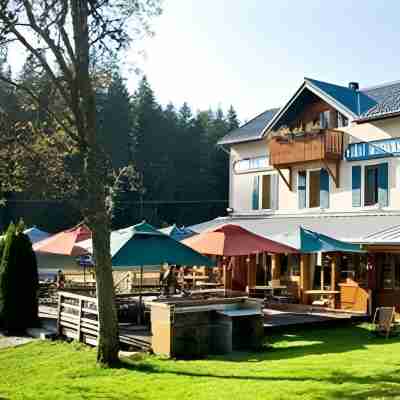 Auberge de la Croix Perrin Hotel Exterior