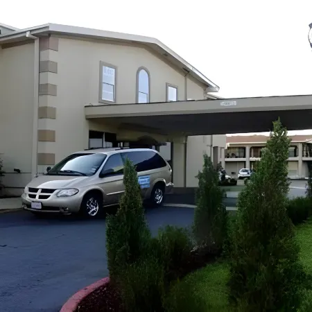 R Nite Star Inn and Suites -Home of the Cowboys & Rangers