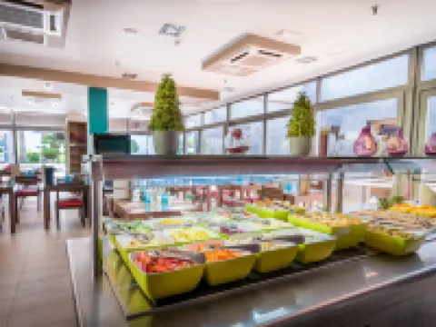 ホテル リブヴォ コラレホ ビーチ マクソラタのホテル